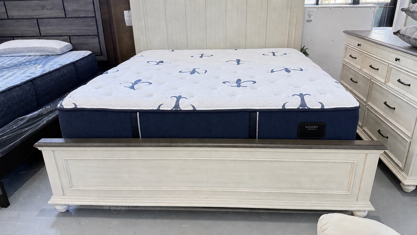 Stearns & Foster Studio Collection Medium Tight Top King Mattress - Image 2