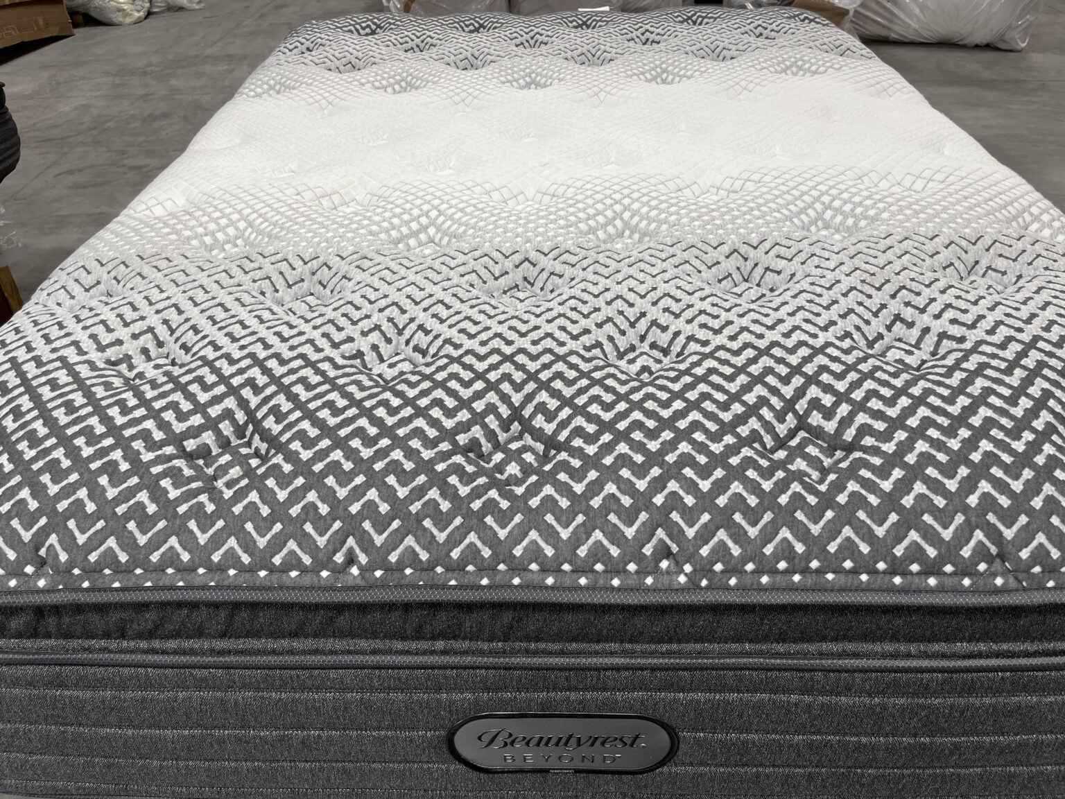 Simmons Beautyrest Beyond Plush Pillowtop Queen Mattress Tampa Bay