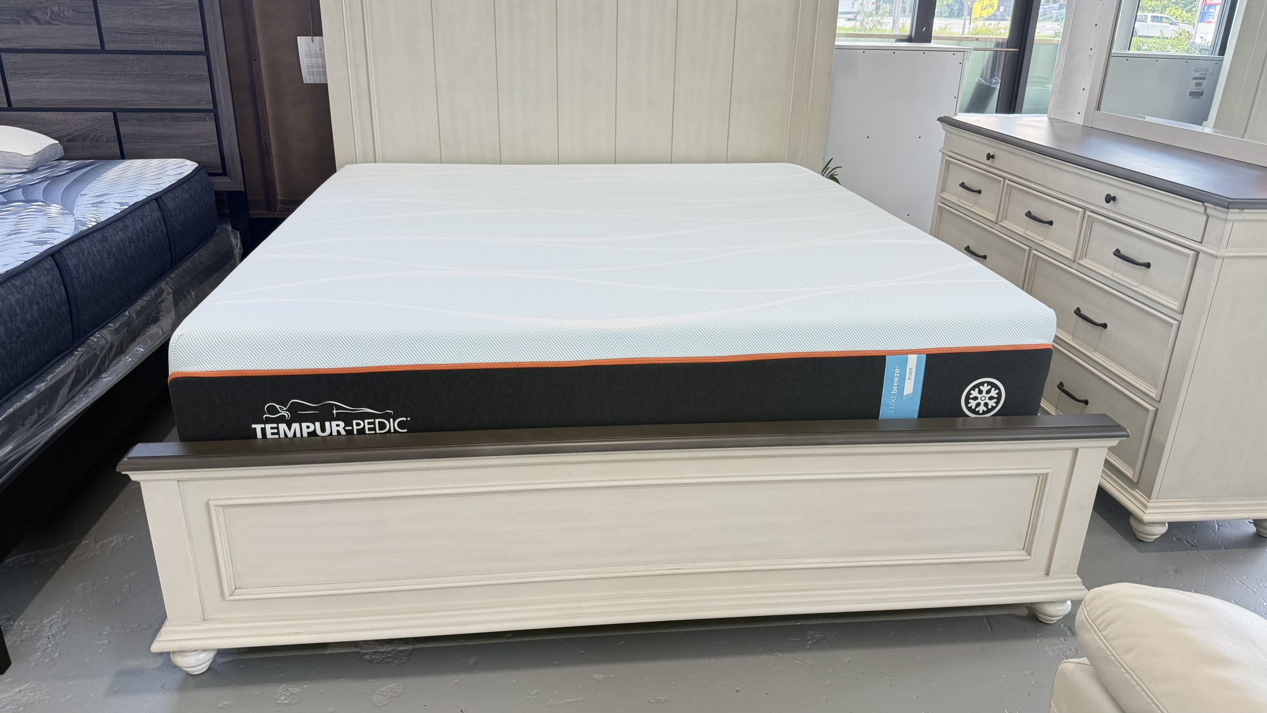 Simmons Beautyrest Harmony Luxe King Mattress - Image 2