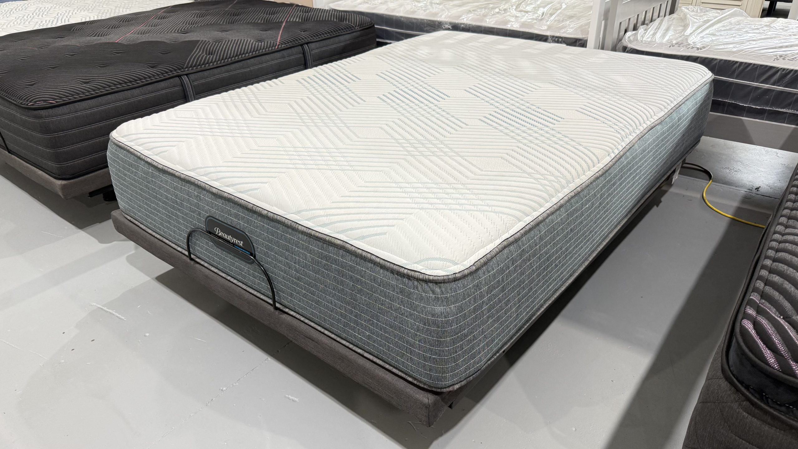 Simmons Beautyrest Pressure Smart 11.75 "Plush Queen Mattress - Image 4