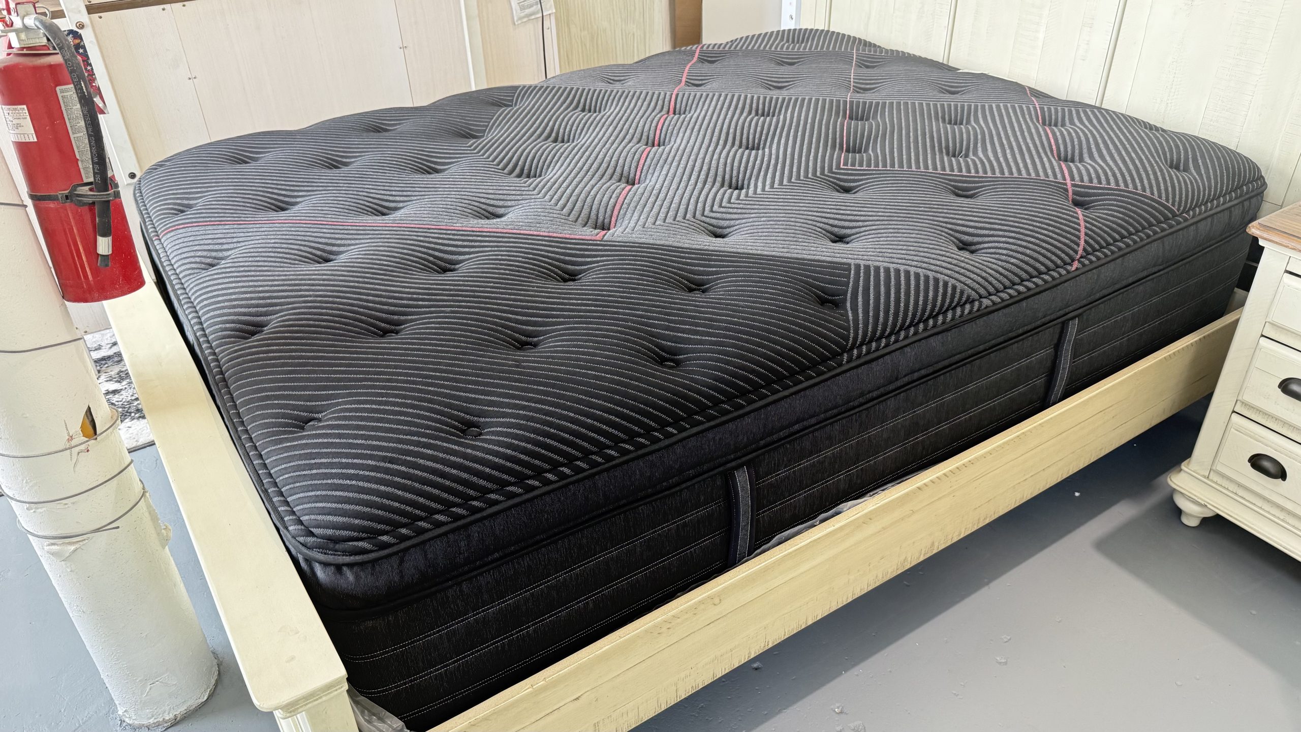 Simmons Beautyrest Black C-Class Plush Pillow Top QUEEN Mattress