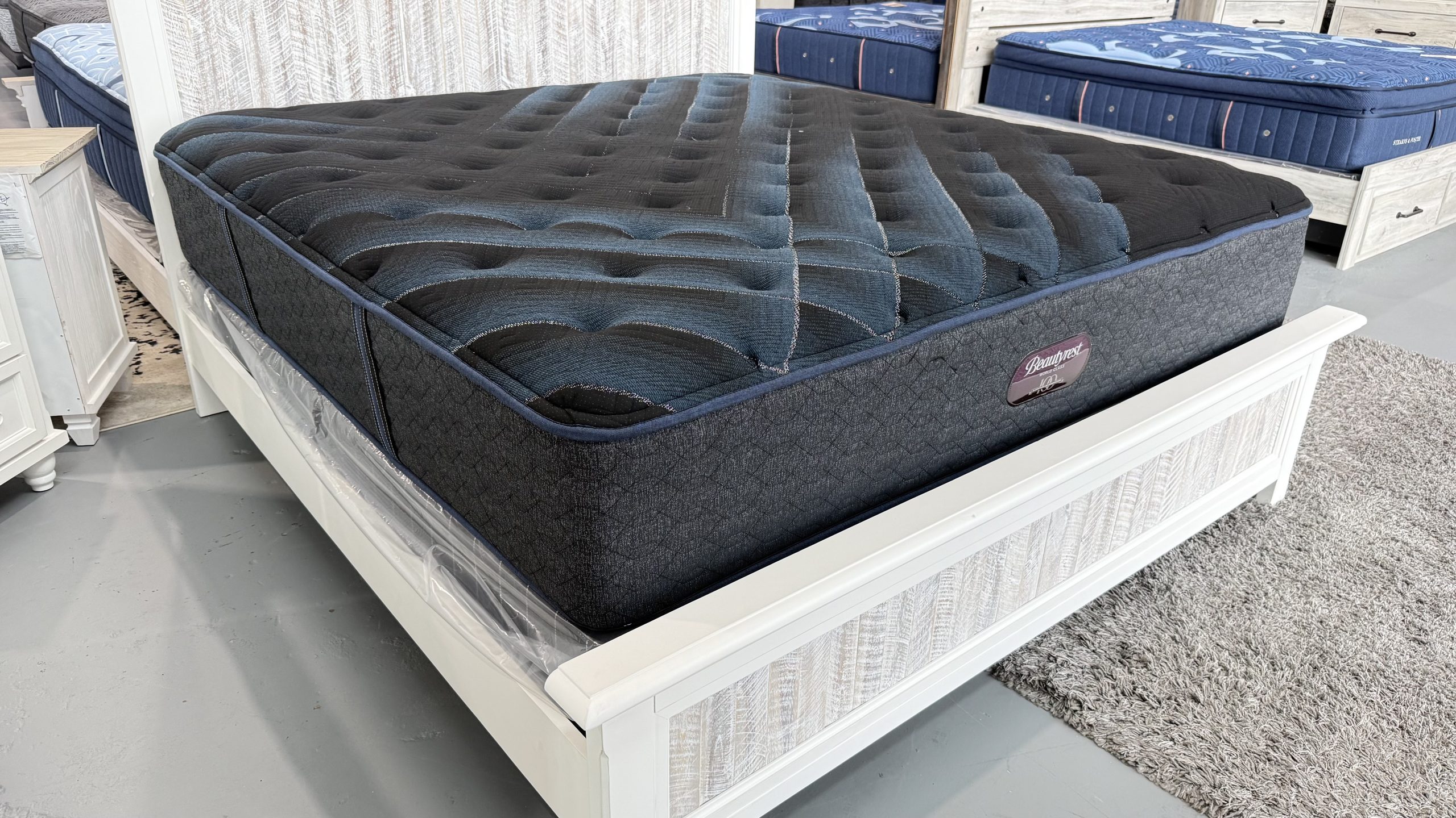 Simmons Beautyrest World Class King L4 Medium Mattress - Image 3