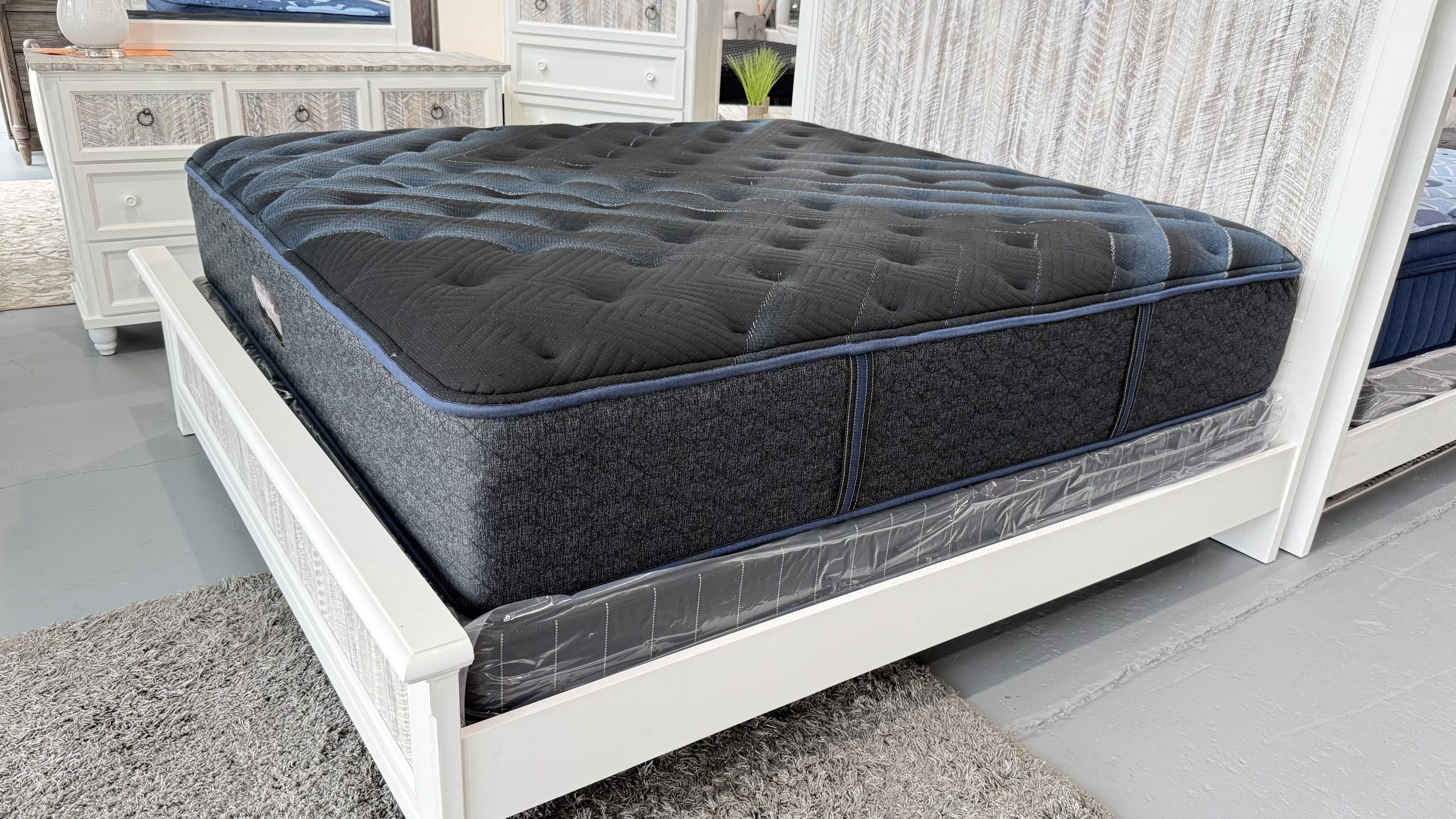Simmons Beautyrest World Class King L4 Medium Mattress - Image 2