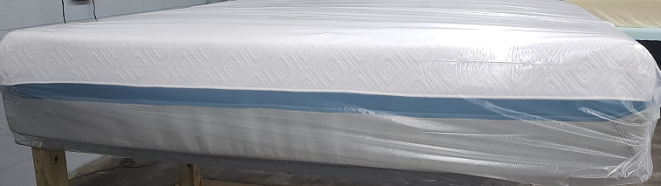 Dream Bed Lux LX670 14" Plush Memory Foam Queen Mattress